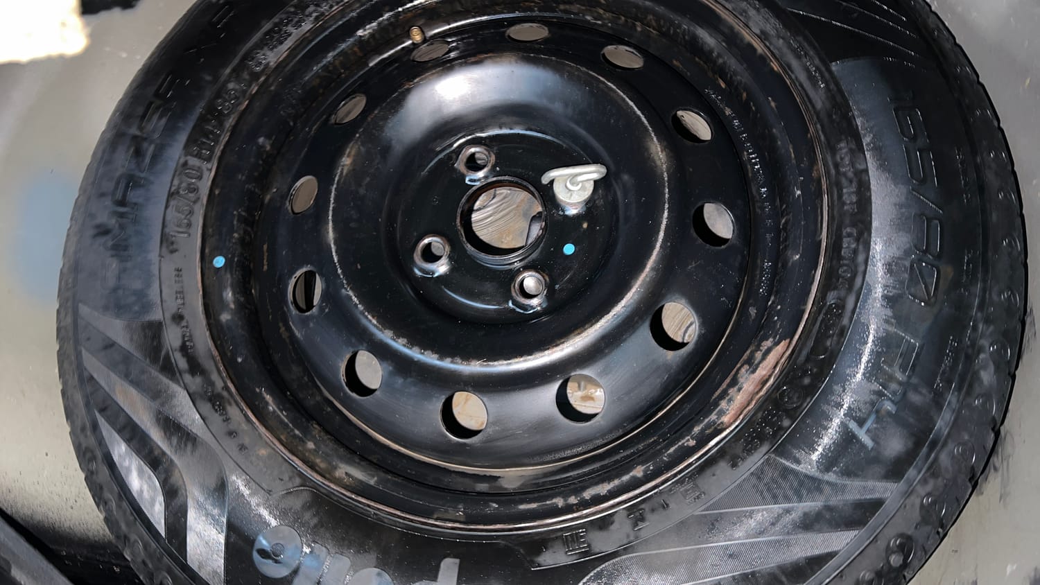 Used 2015 Maruti Suzuki Swift VXi Petrol Manual tyres SPARE TYRE VIEW