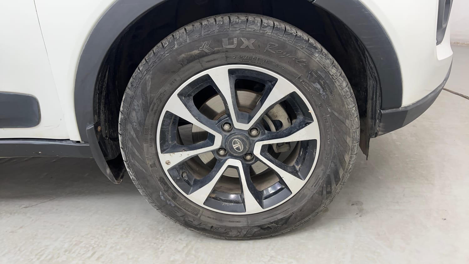 Used 2021 Tata Nexon XZ Plus (O) Diesel Diesel Manual tyres RIGHT FRONT TYRE RIM VIEW