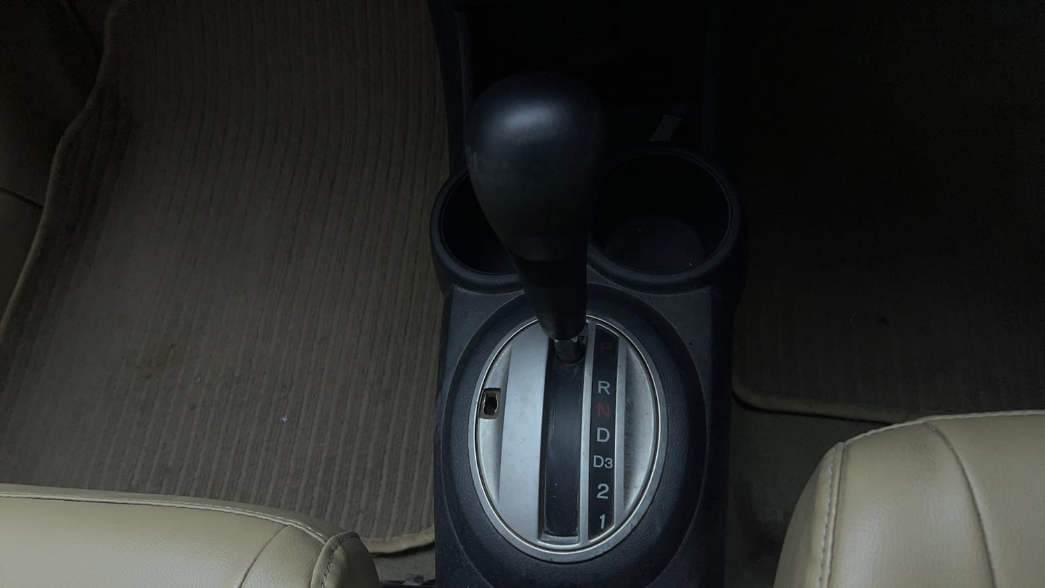 Used 2013 Honda Amaze 1.2 VX AT i-VTEC Petrol Automatic interior GEAR  KNOB VIEW