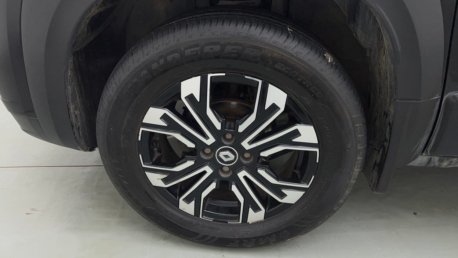 Used 2023 Renault Kiger RXZ AMT Petrol Automatic tyres LEFT FRONT TYRE RIM VIEW