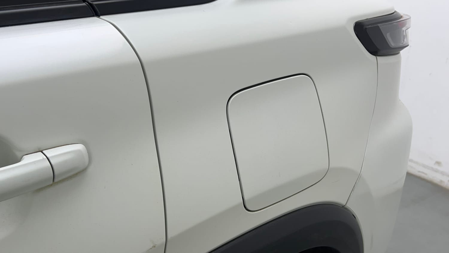 Used 2023 Maruti Suzuki Grand Vitara Sigma Smart Hybrid Petrol Manual dents MINOR SCRATCH