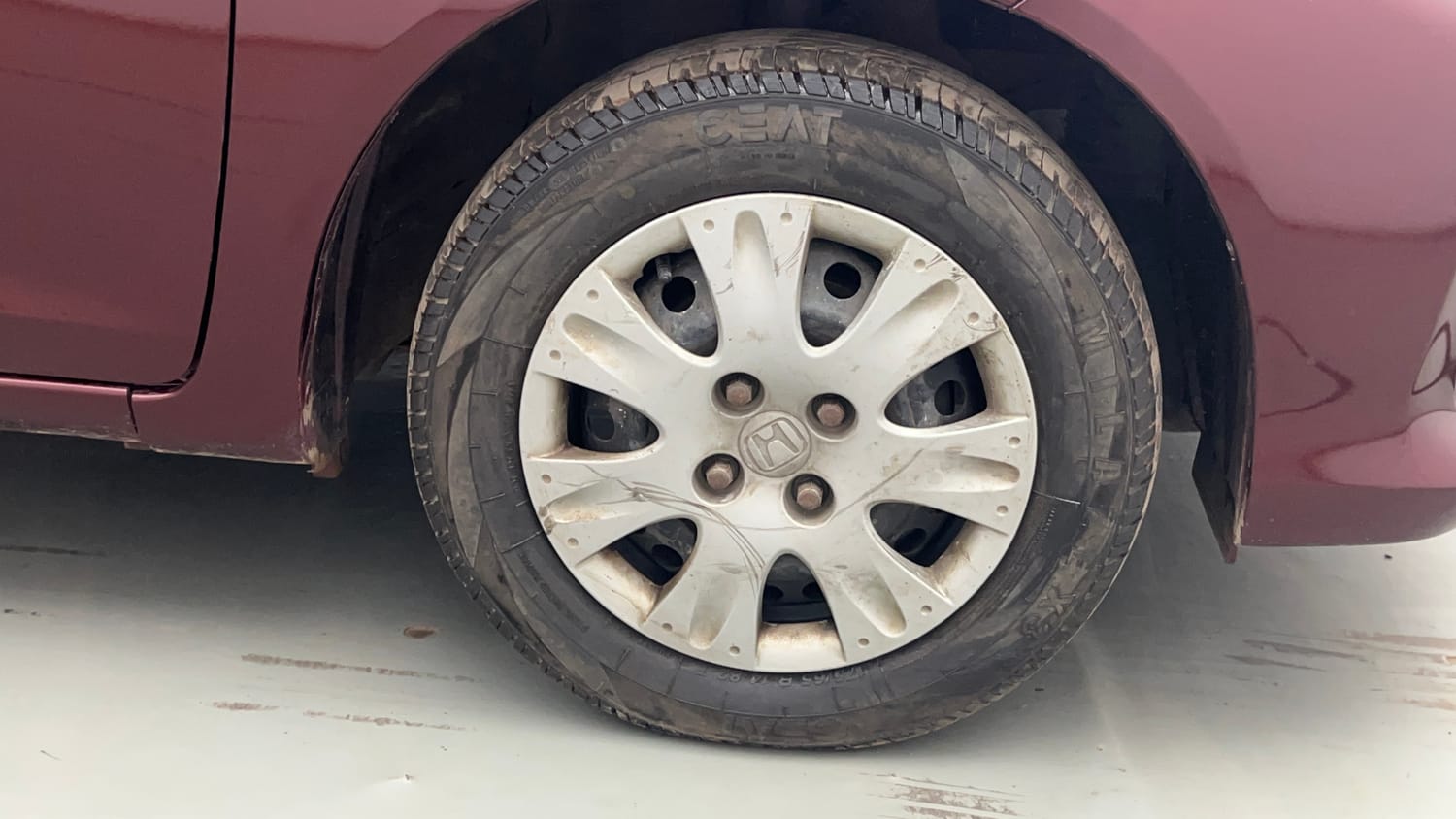 Used 2017 Honda Amaze 1.2 S i-VTEC Opt Petrol Manual tyres RIGHT FRONT TYRE RIM VIEW