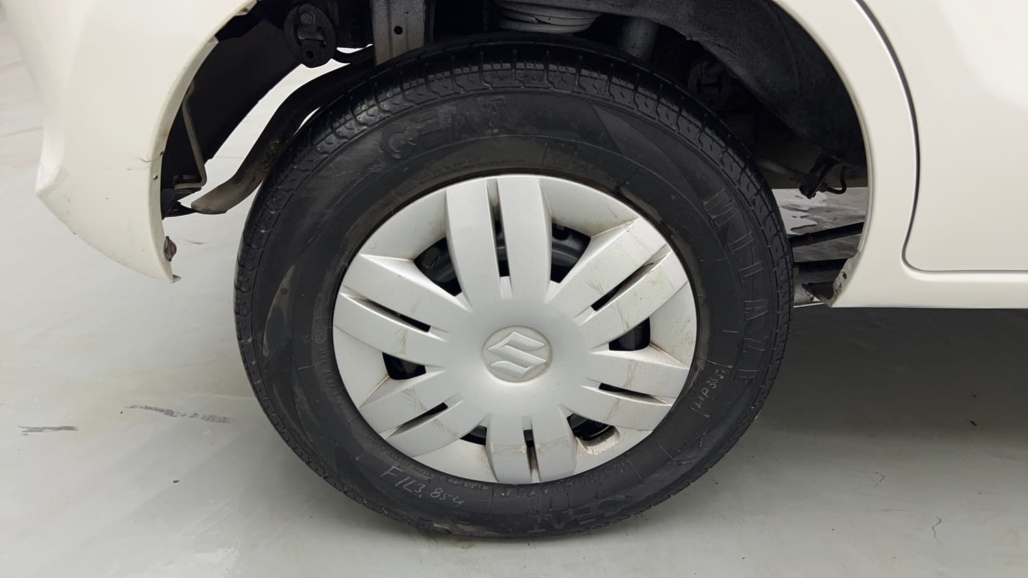Used 2017 Maruti Suzuki Alto 800 VXi Petrol Manual tyres RIGHT REAR TYRE RIM VIEW