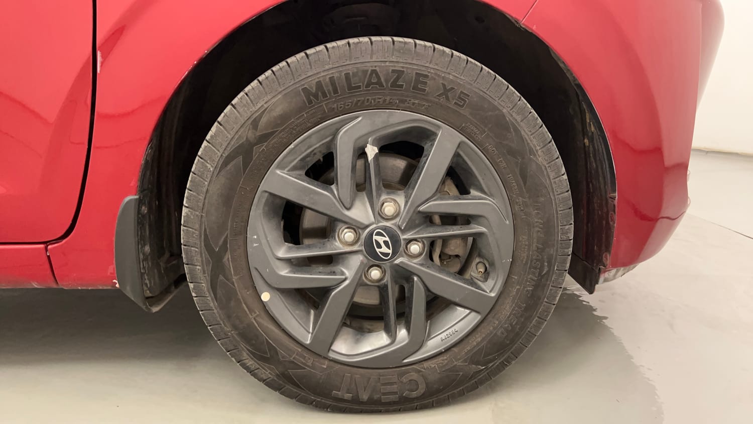 Used 2020 Hyundai Grand i10 Nios Sportz AMT 1.2 Kappa VTVT Petrol Automatic tyres RIGHT FRONT TYRE RIM VIEW