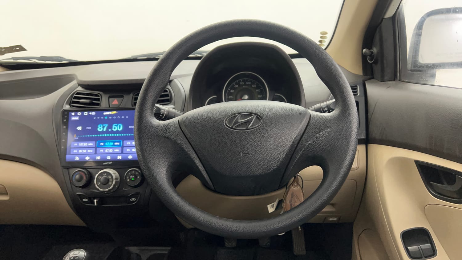 Used 2014 Hyundai Eon Magna Petrol Manual interior STEERING VIEW