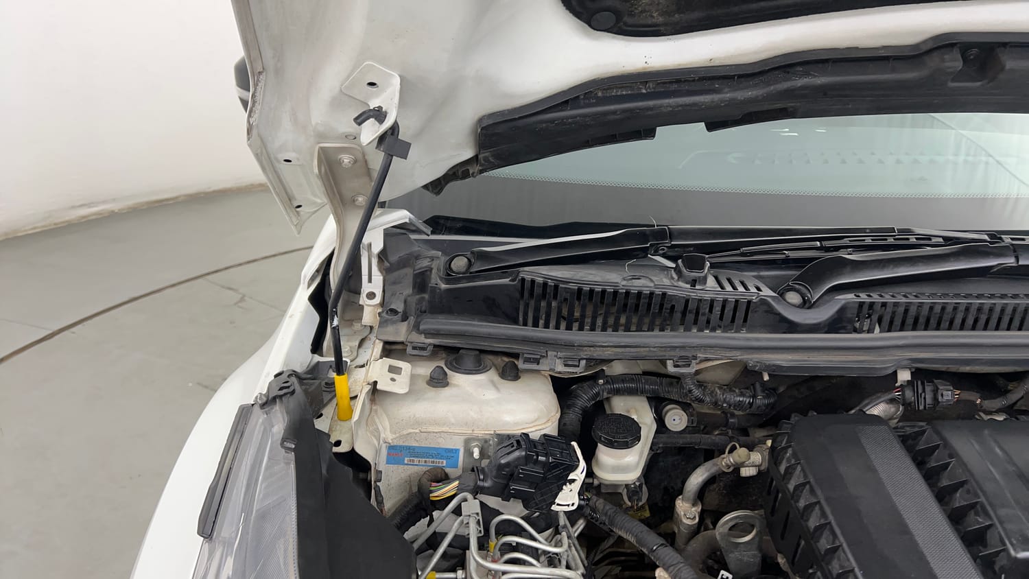 Used 2021 Tata Nexon XZ Plus (O) Diesel Diesel Manual engine ENGINE RIGHT SIDE HINGE & APRON VIEW