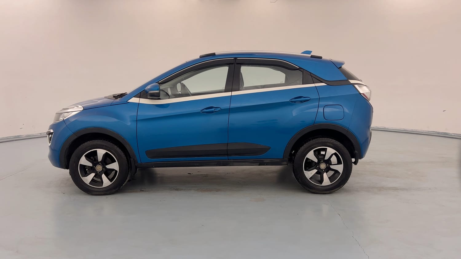 Used 2017 Tata Nexon XZ Plus Diesel Diesel Manual exterior LEFT SIDE VIEW