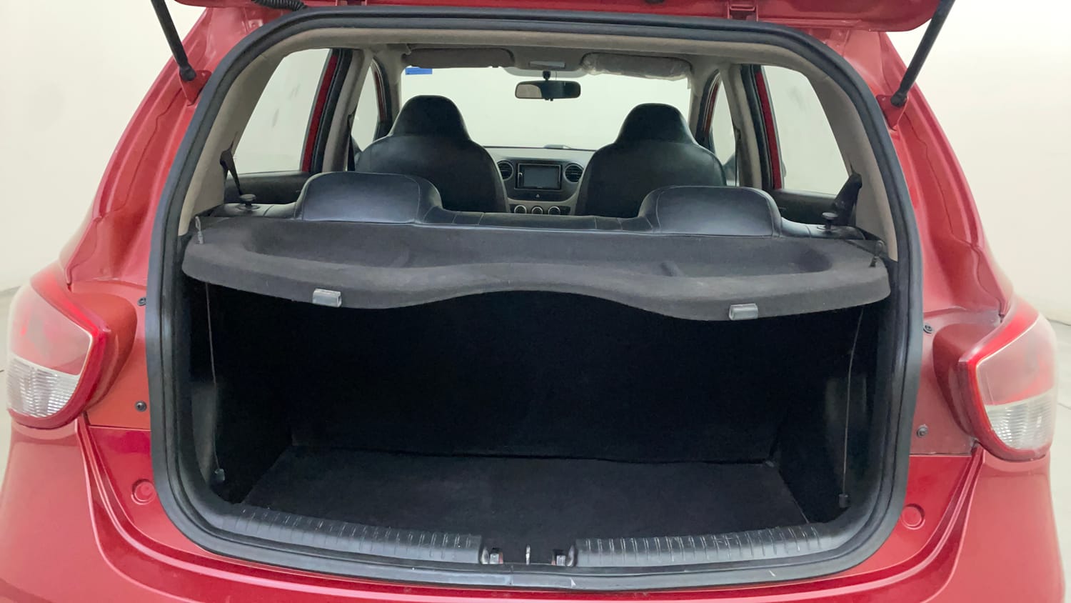 Used 2018 Hyundai Grand i10 Magna 1.2 Kappa VTVT Petrol Manual interior DICKY INSIDE VIEW