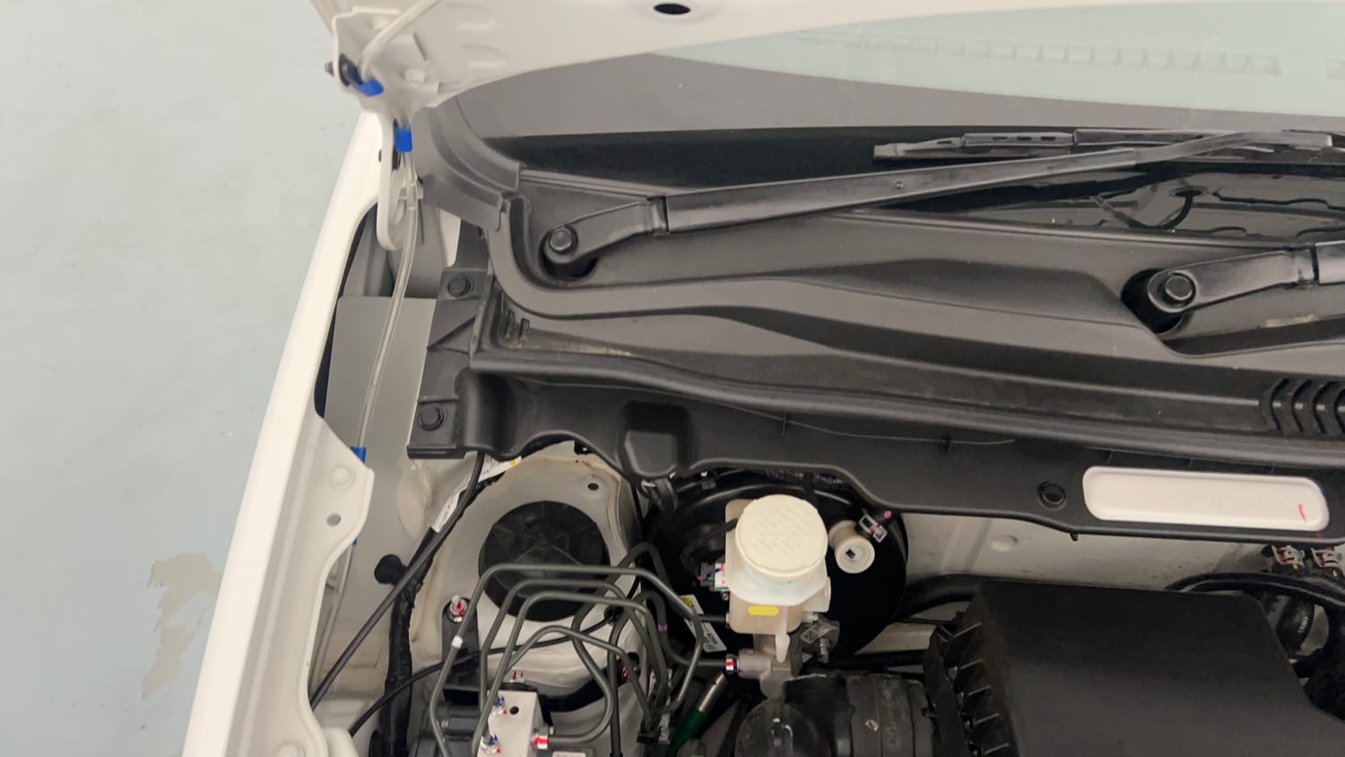 Used 2026 Maruti Suzuki Alto K10 VXi Plus (O) Petrol Manual engine ENGINE RIGHT SIDE HINGE & APRON VIEW