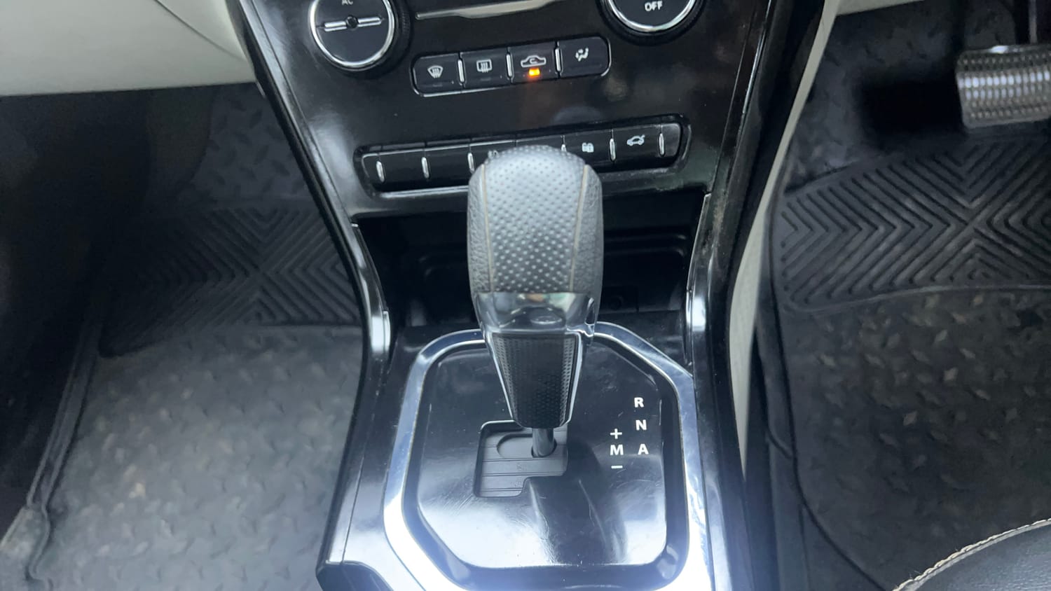 Used 2021 Tata Nexon XZA Plus (S) Petrol Automatic interior GEAR  KNOB VIEW