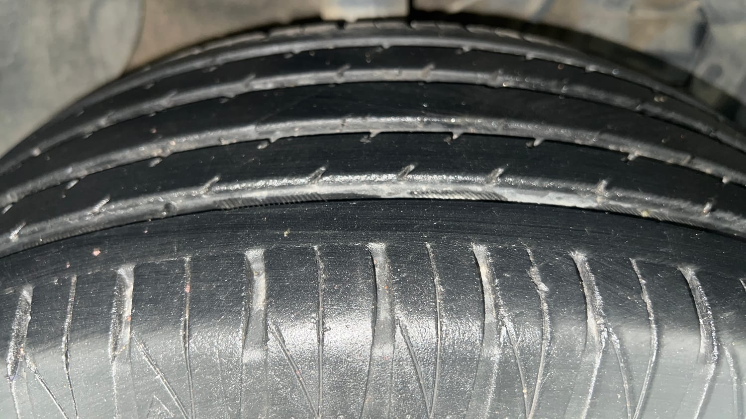 Used 2022 maruti-suzuki Vitara Brezza ZXi Plus Petrol Manual tyres RIGHT FRONT TYRE TREAD VIEW