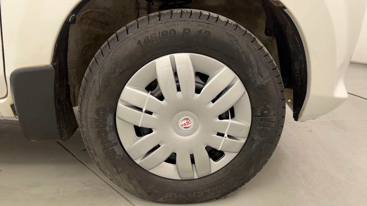Used 2014 Maruti Suzuki Alto 800 Lxi Petrol Manual tyres RIGHT FRONT TYRE RIM VIEW