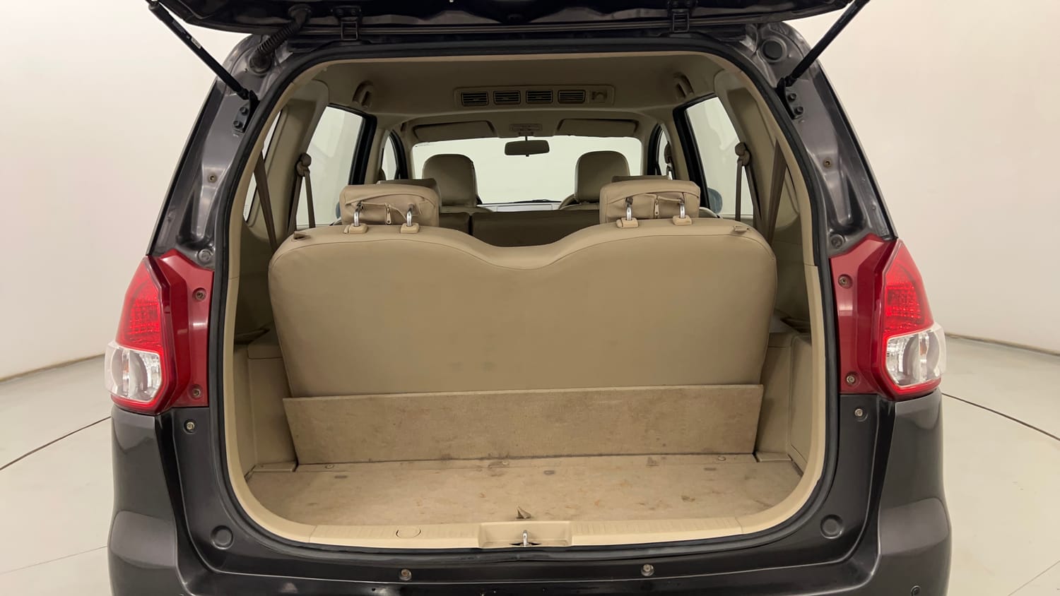 Used 2013 Maruti Suzuki Ertiga Vxi Petrol Manual interior DICKY INSIDE VIEW