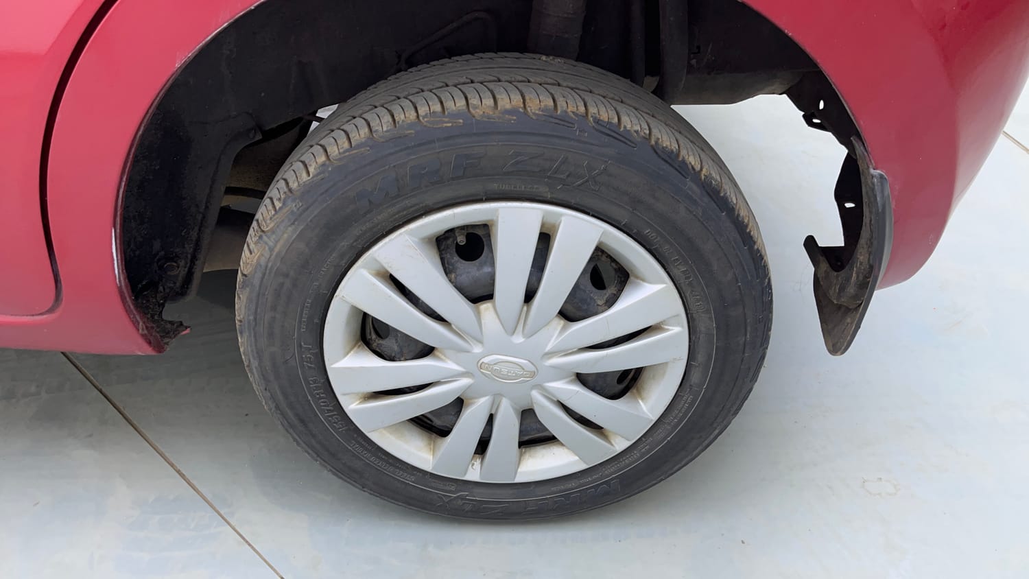 Used 2015 Datsun GO T Petrol Manual tyres LEFT REAR TYRE RIM VIEW