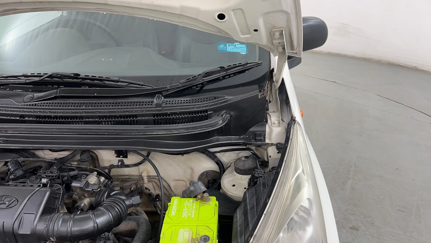 Used 2014 Hyundai Eon Magna Petrol Manual engine ENGINE LEFT SIDE HINGE & APRON VIEW