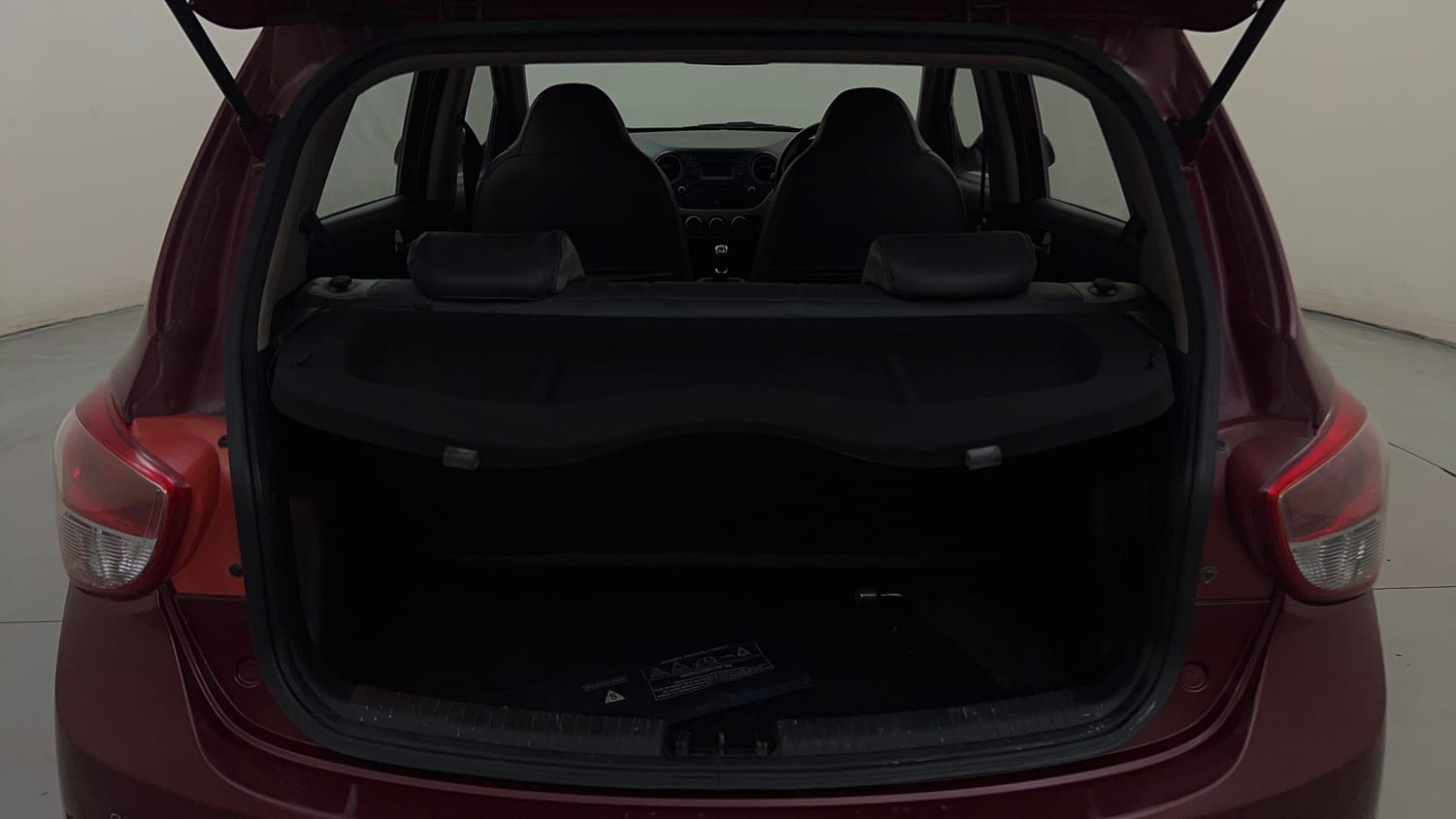 Used 2015 Hyundai Grand i10 Asta 1.2 Kappa VTVT Petrol Manual interior DICKY INSIDE VIEW