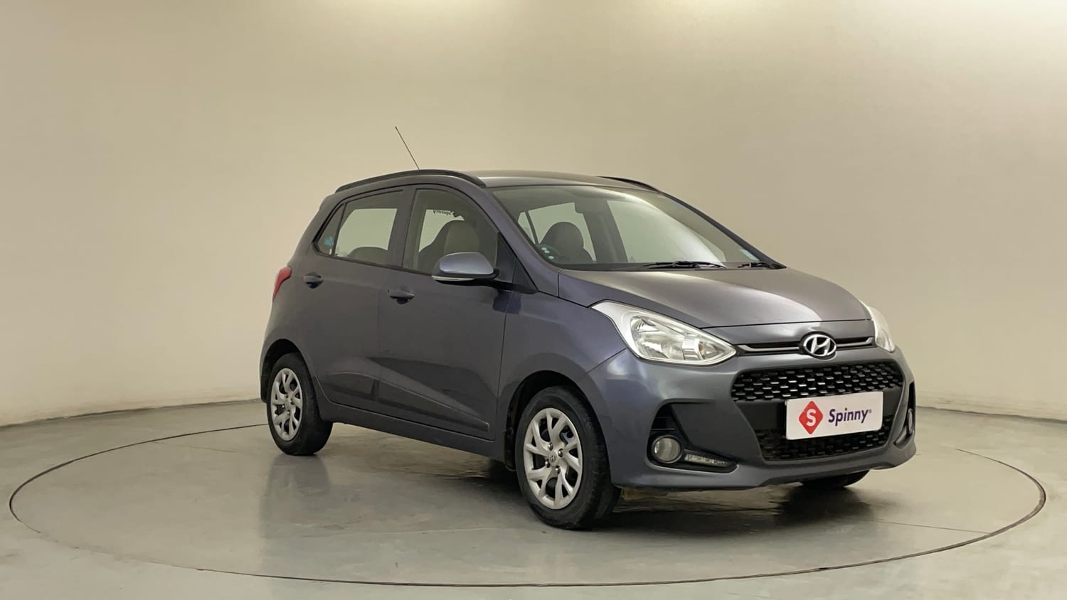 Used 2017 Hyundai Grand i10 Sportz (O) 1.2 Kappa VTVT Petrol Manual exterior RIGHT FRONT CORNER VIEW