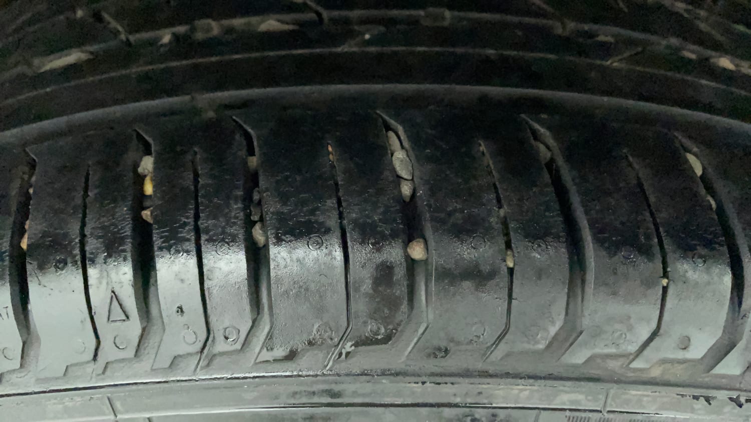 Used 2024 Hyundai i20 Sportz (O) 1.2 IVT Petrol Automatic tyres LEFT REAR TYRE TREAD VIEW