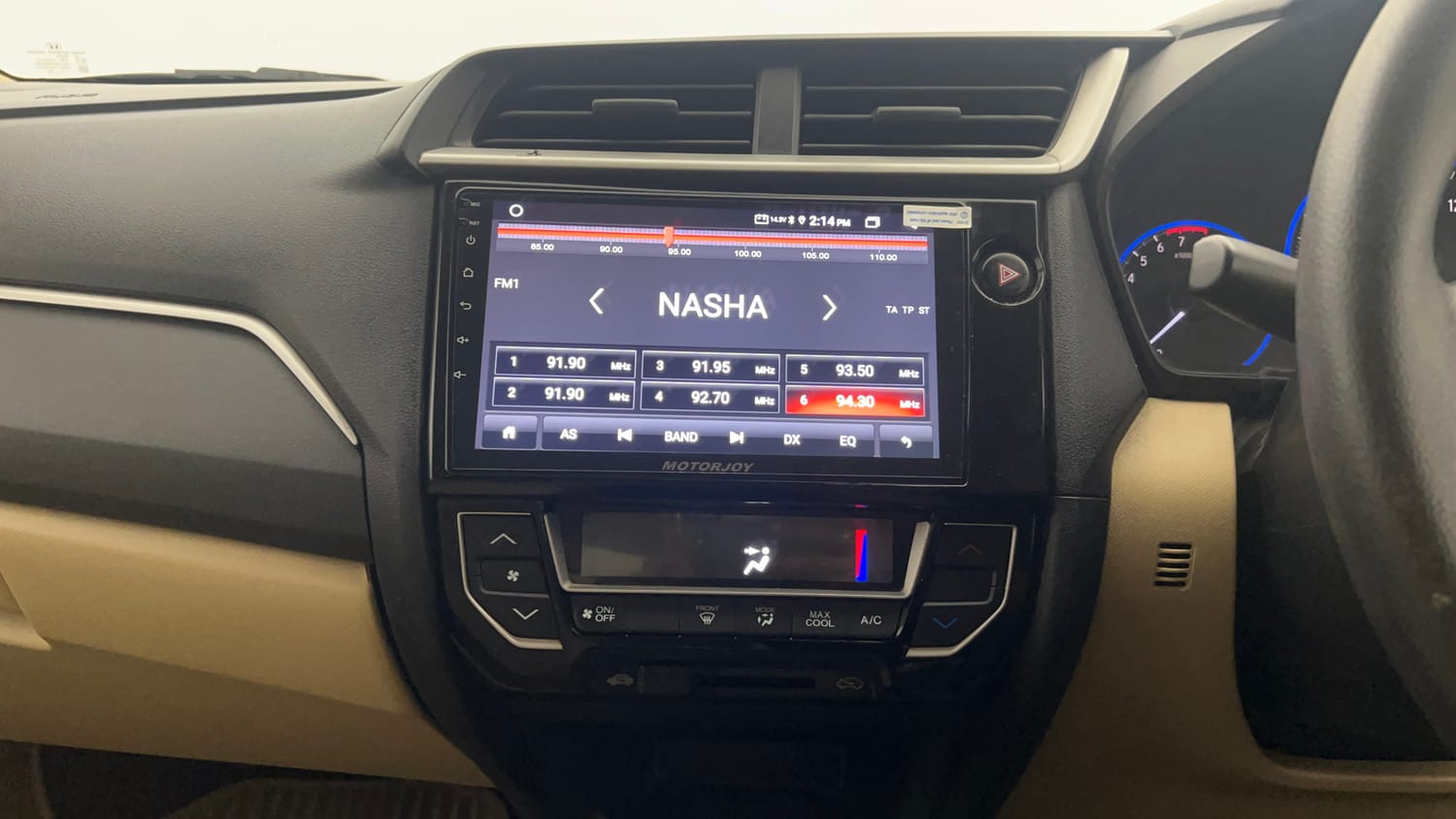 Used 2017 Honda Amaze 1.2 S i-VTEC Opt Petrol Manual top_features Integrated (in-dash) music system