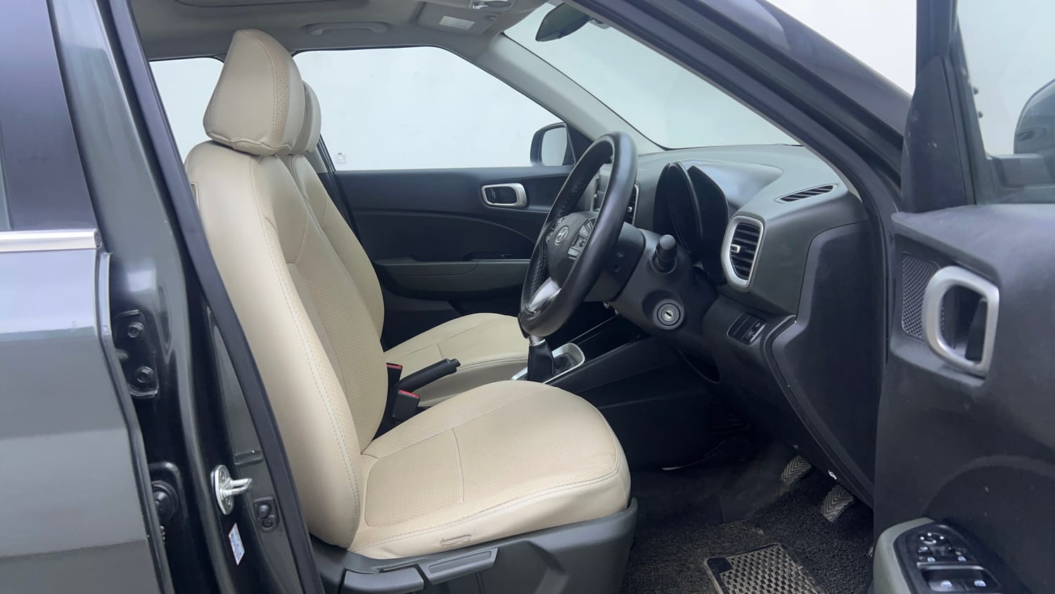 Used 2020 Hyundai Venue SX 1.4 CRDi Diesel Manual interior RIGHT SIDE FRONT DOOR CABIN VIEW