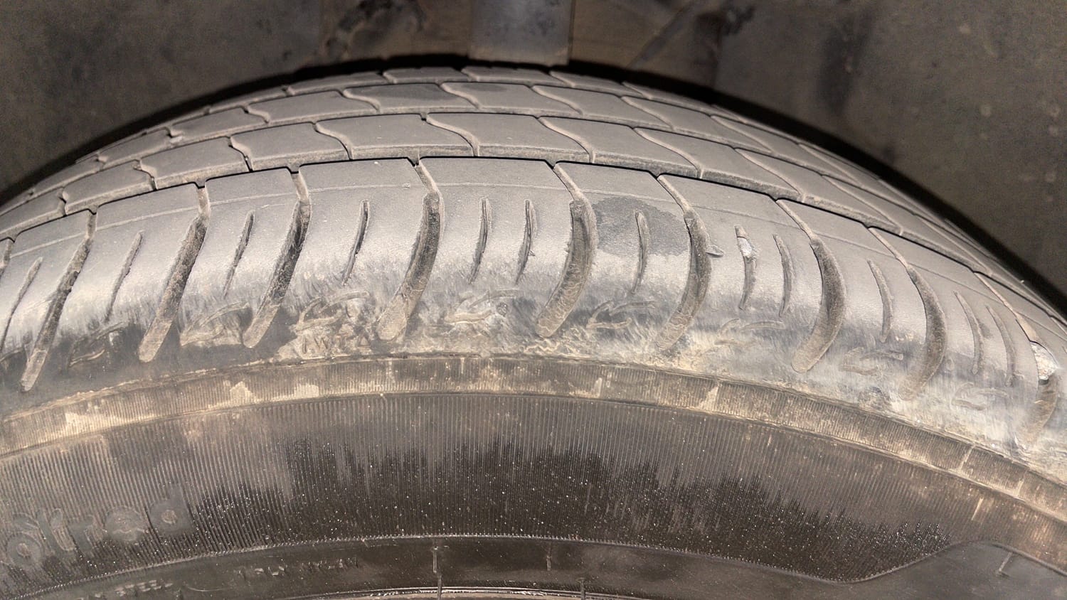 Used 2022 Tata Altroz XZ Petrol Petrol Manual tyres LEFT FRONT TYRE TREAD VIEW