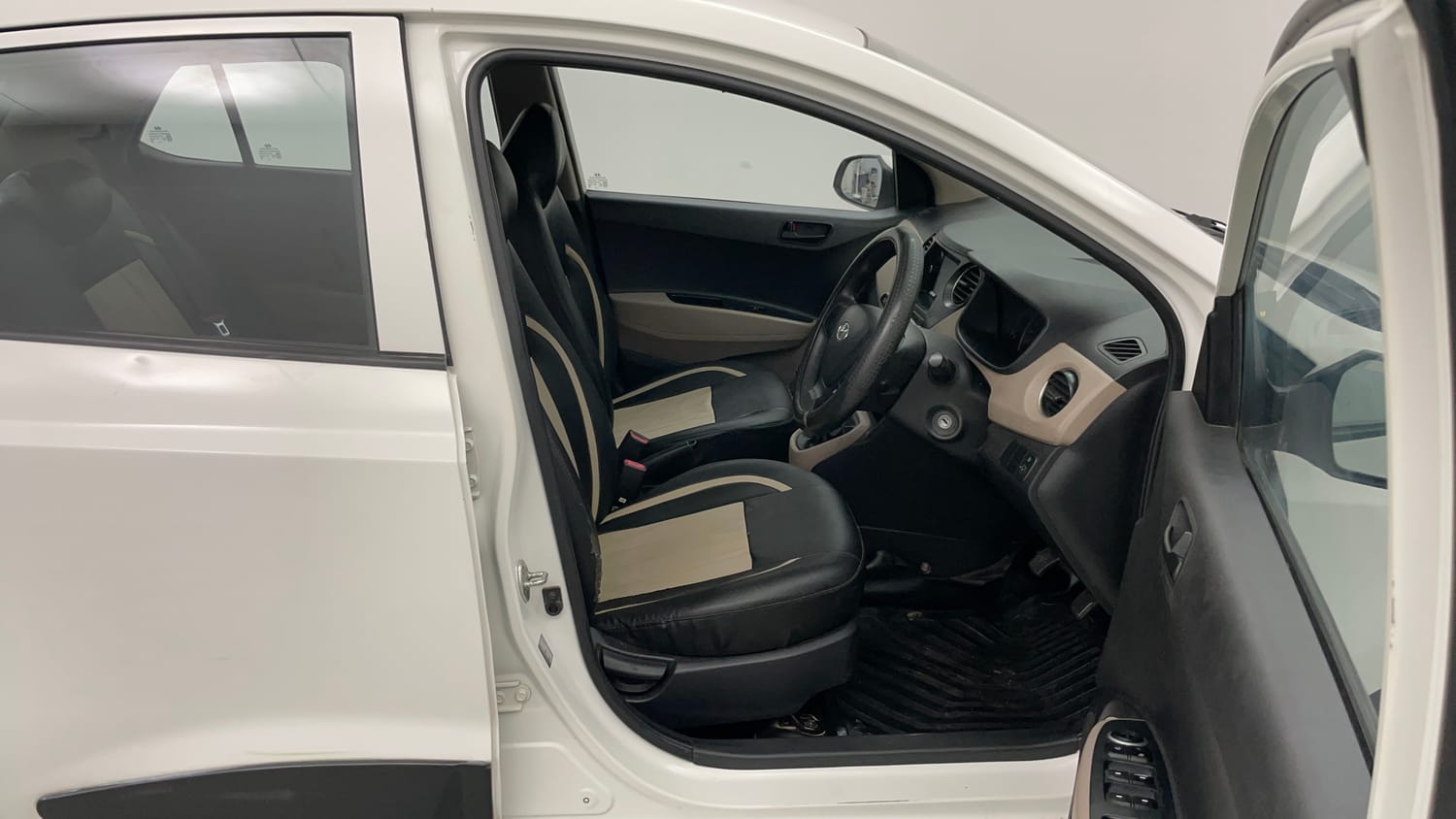 Used 2016 Hyundai Grand i10 Magna 1.2 Kappa VTVT Petrol Manual interior RIGHT SIDE FRONT DOOR CABIN VIEW