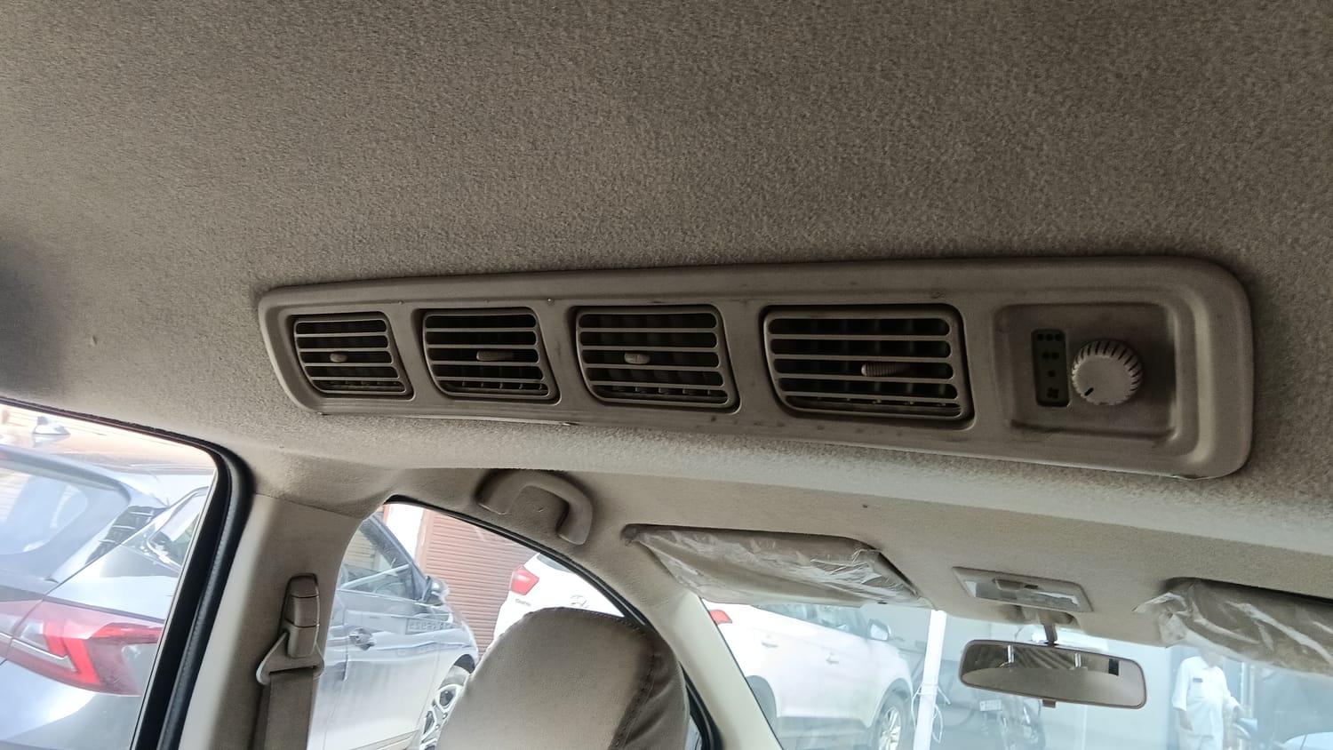 Used 2015 Maruti Suzuki Ertiga Vxi Petrol Manual top_features 2nd row AC vent