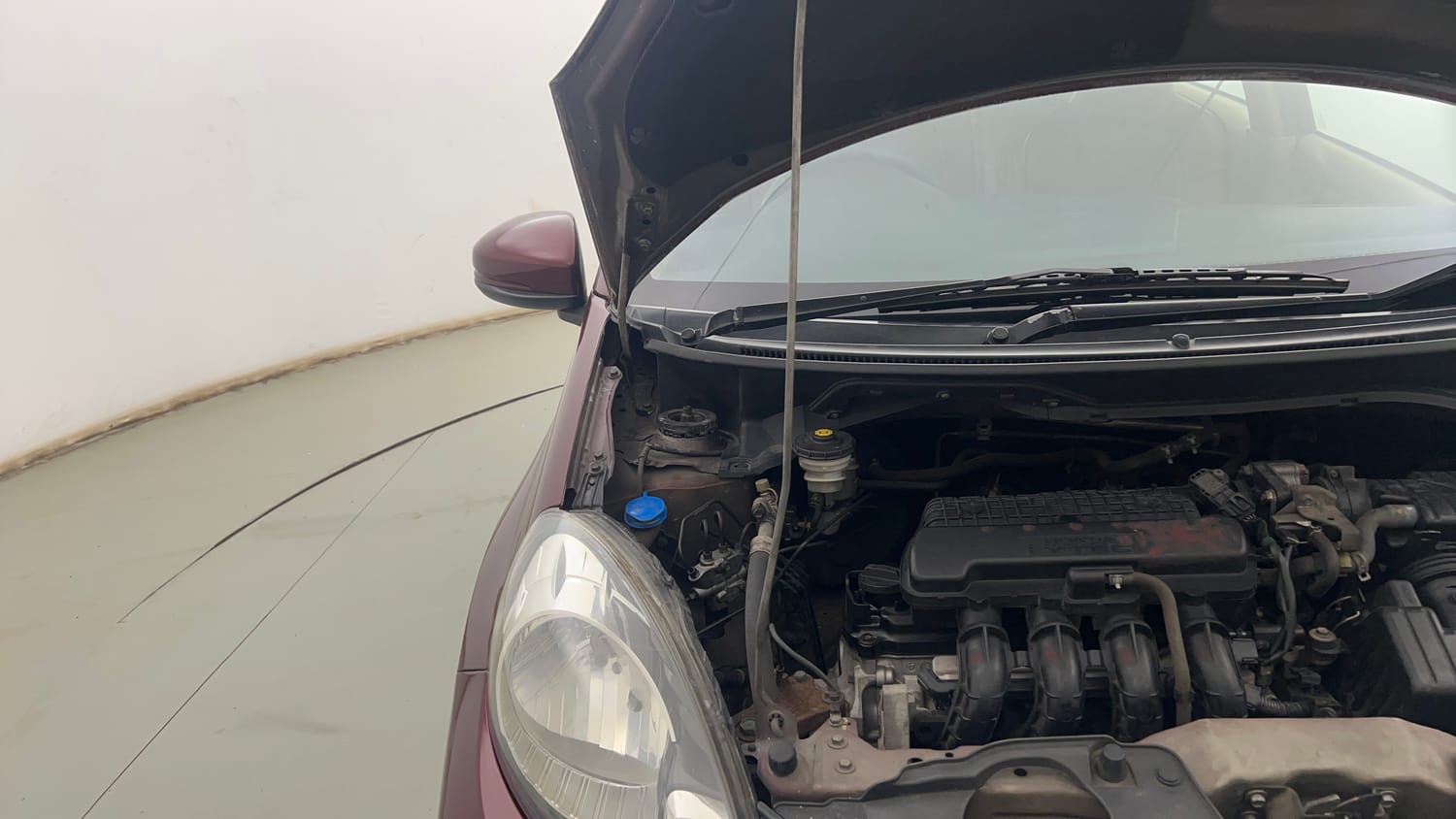 Used 2017 Honda Amaze 1.2 S i-VTEC Opt Petrol Manual engine ENGINE RIGHT SIDE HINGE & APRON VIEW