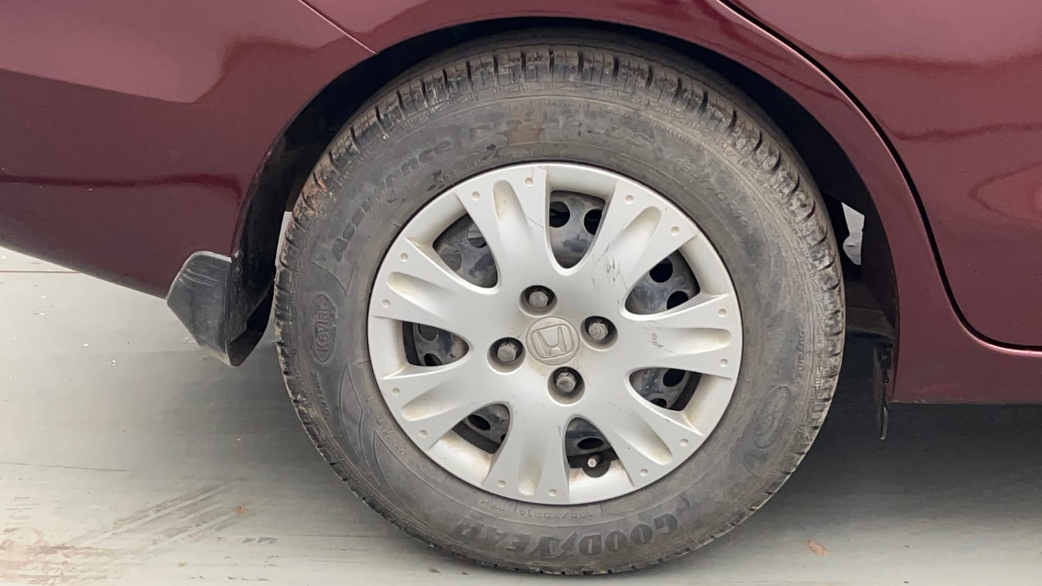 Used 2017 Honda Amaze 1.2 S i-VTEC Petrol Manual tyres RIGHT REAR TYRE RIM VIEW