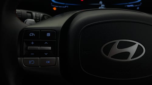 Used 2023 Hyundai Verna SX 1.5 Turbo Petrol DCT Petrol Automatic top_features Cruise control