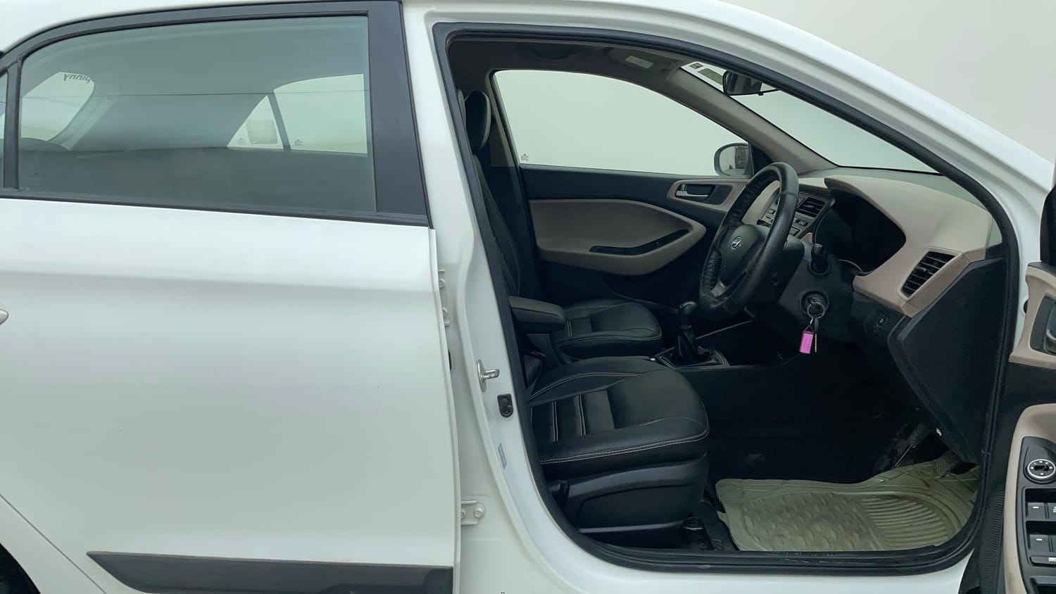Used 2017 Hyundai Elite i20 Magna Executive 1.2 Petrol Manual interior RIGHT SIDE FRONT DOOR CABIN VIEW
