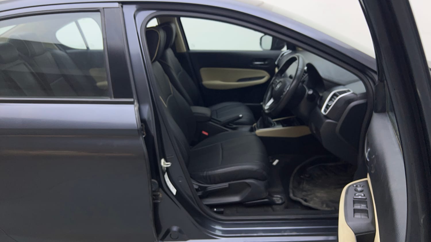 Used 2023 Honda City V Petrol MT Petrol Manual interior RIGHT SIDE FRONT DOOR CABIN VIEW