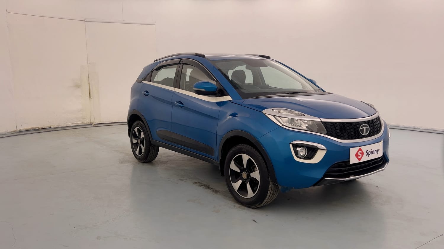 Used 2017 Tata Nexon XZ Plus Diesel Diesel Manual exterior RIGHT FRONT CORNER VIEW