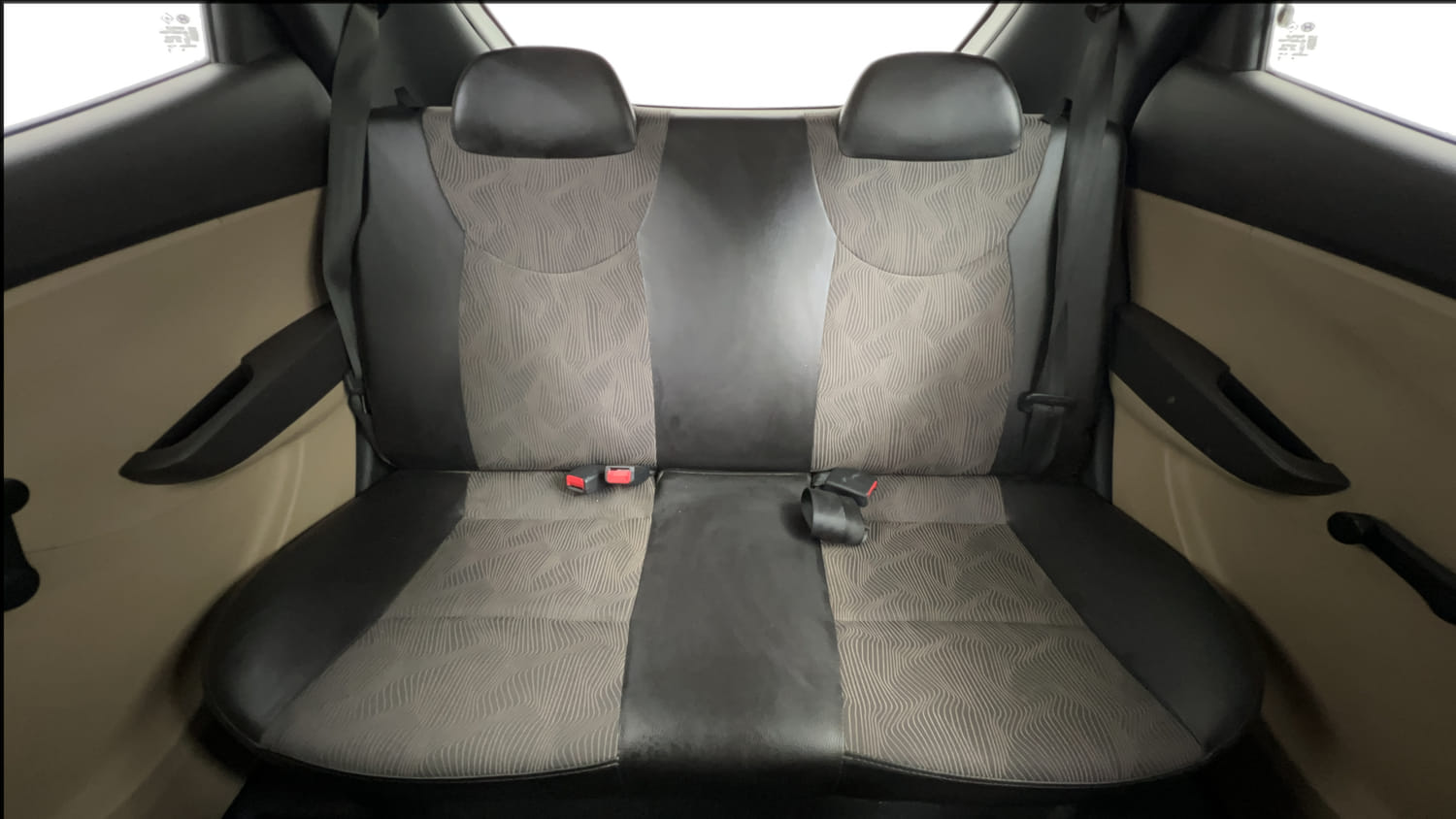 Used 2014 Hyundai Eon Magna Petrol Manual interior REAR SEAT CONDITION VIEW