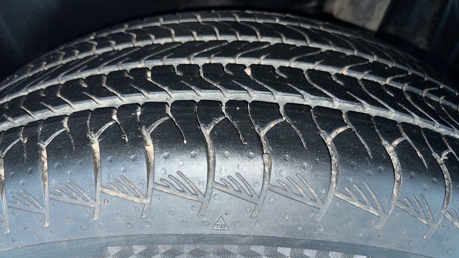 Used 2023 Toyota Urban Cruiser Hyryder V Hybrid Dual Tone Hybrid Automatic tyres LEFT REAR TYRE TREAD VIEW
