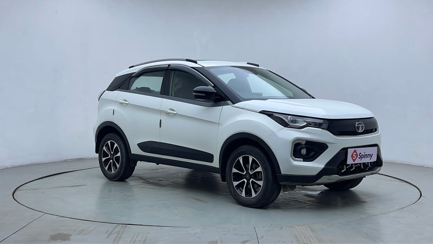 Used 2021 Tata Nexon XZA Plus (S) Petrol Automatic exterior RIGHT FRONT CORNER VIEW