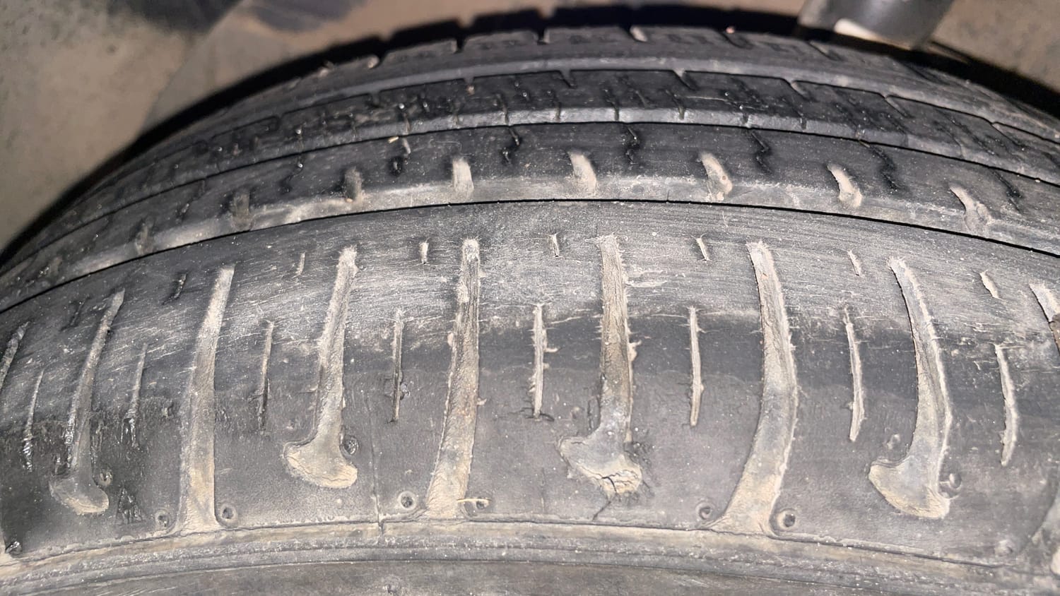 Used 2017 Hyundai Grand i10 Sportz (O) 1.2 Kappa VTVT Petrol Manual tyres LEFT FRONT TYRE TREAD VIEW