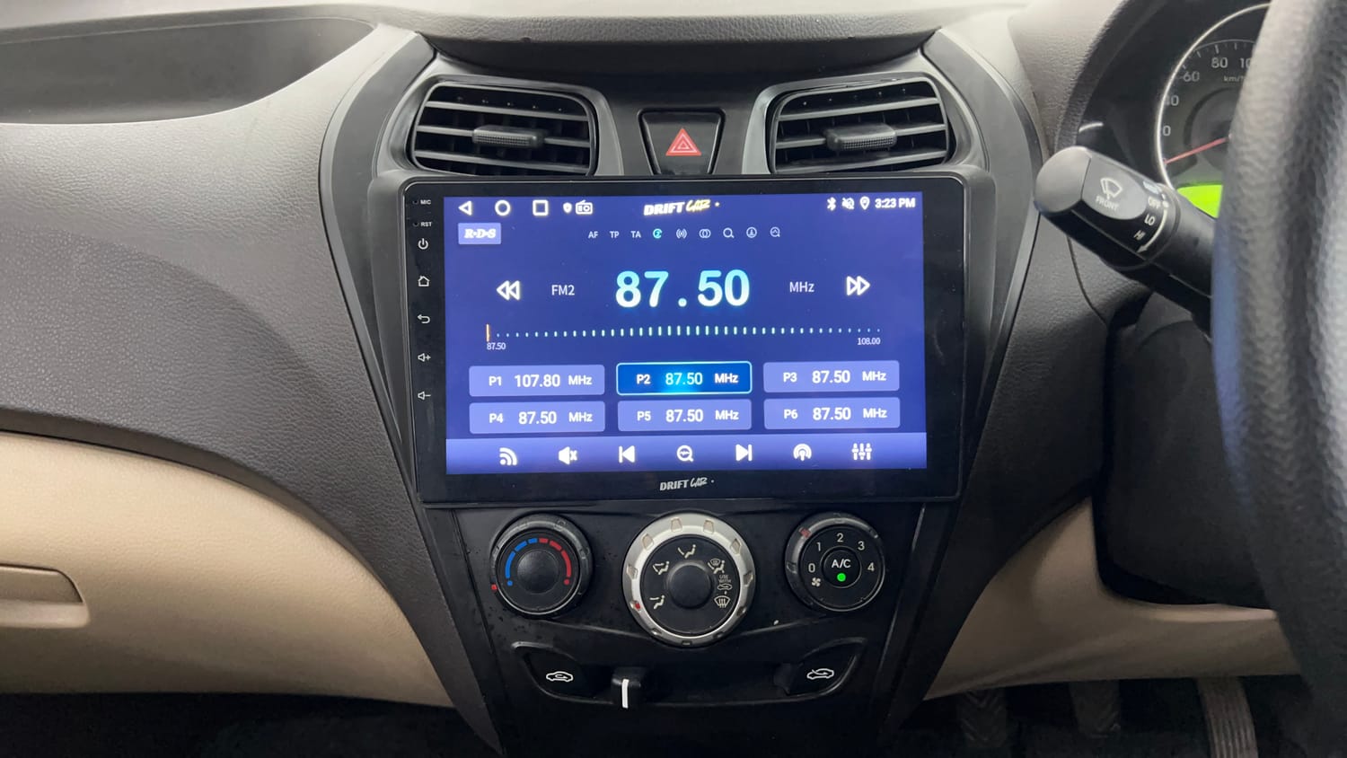 Used 2014 Hyundai Eon Magna Petrol Manual interior MUSIC SYSTEM & AC CONTROL VIEW