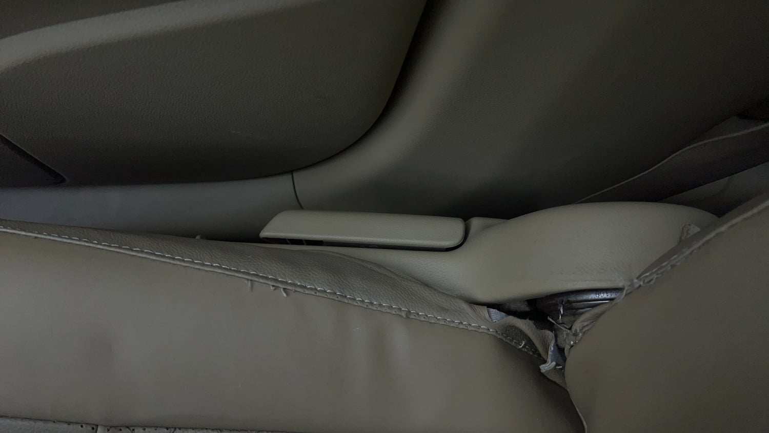 Used 2013 Honda Amaze 1.2 VX AT i-VTEC Petrol Automatic top_features Driver height adjustable seat