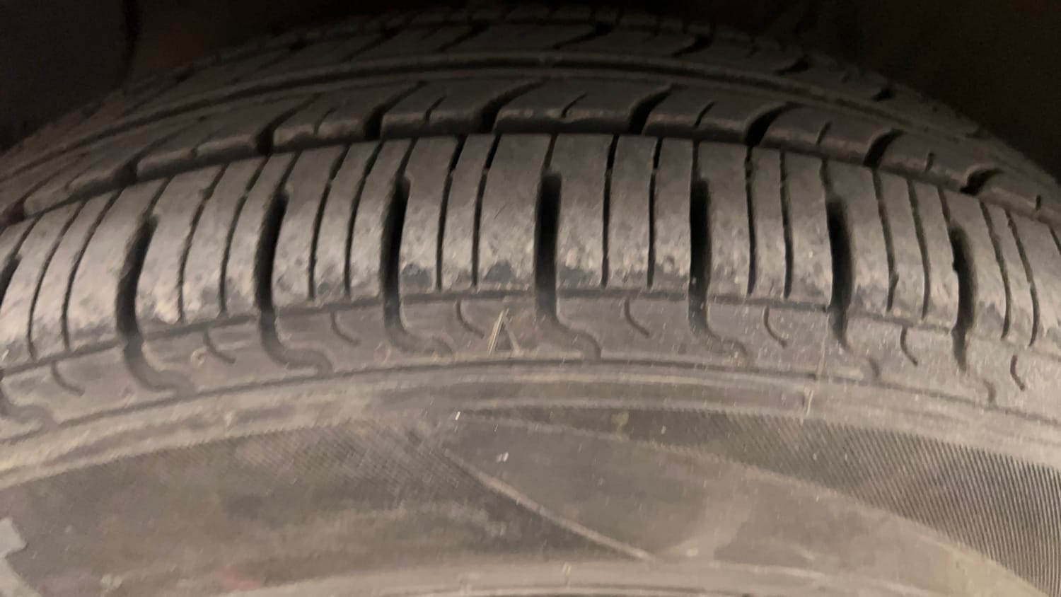 Used 2020 Hyundai Grand i10 Nios Sportz AMT 1.2 Kappa VTVT Petrol Automatic tyres LEFT FRONT TYRE TREAD VIEW