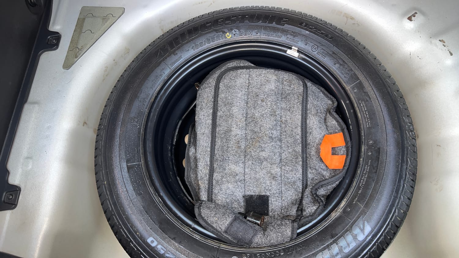 Used 2018 Hyundai Elite i20 Asta 1.2 (O) Petrol Manual tyres SPARE TYRE VIEW