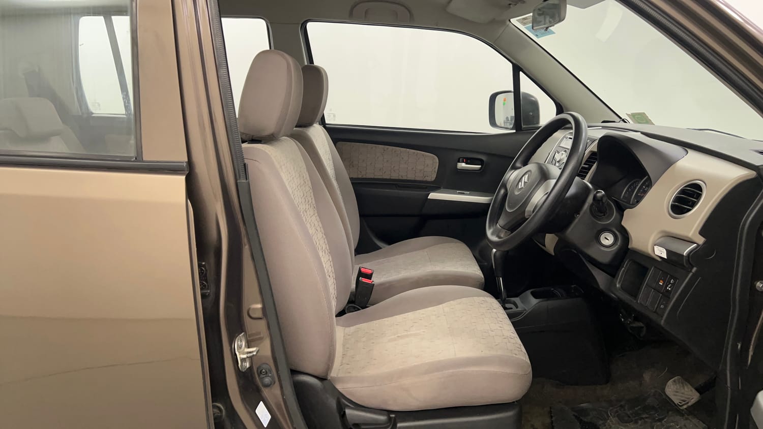 Used 2016 Maruti Suzuki Wagon R 1.0 VXI AMT Petrol Automatic interior RIGHT SIDE FRONT DOOR CABIN VIEW