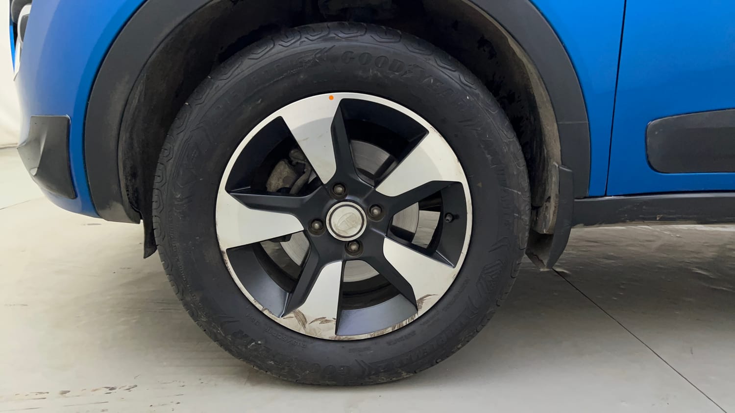 Used 2019 Tata Nexon XZA Plus Petrol Petrol Automatic tyres LEFT FRONT TYRE RIM VIEW