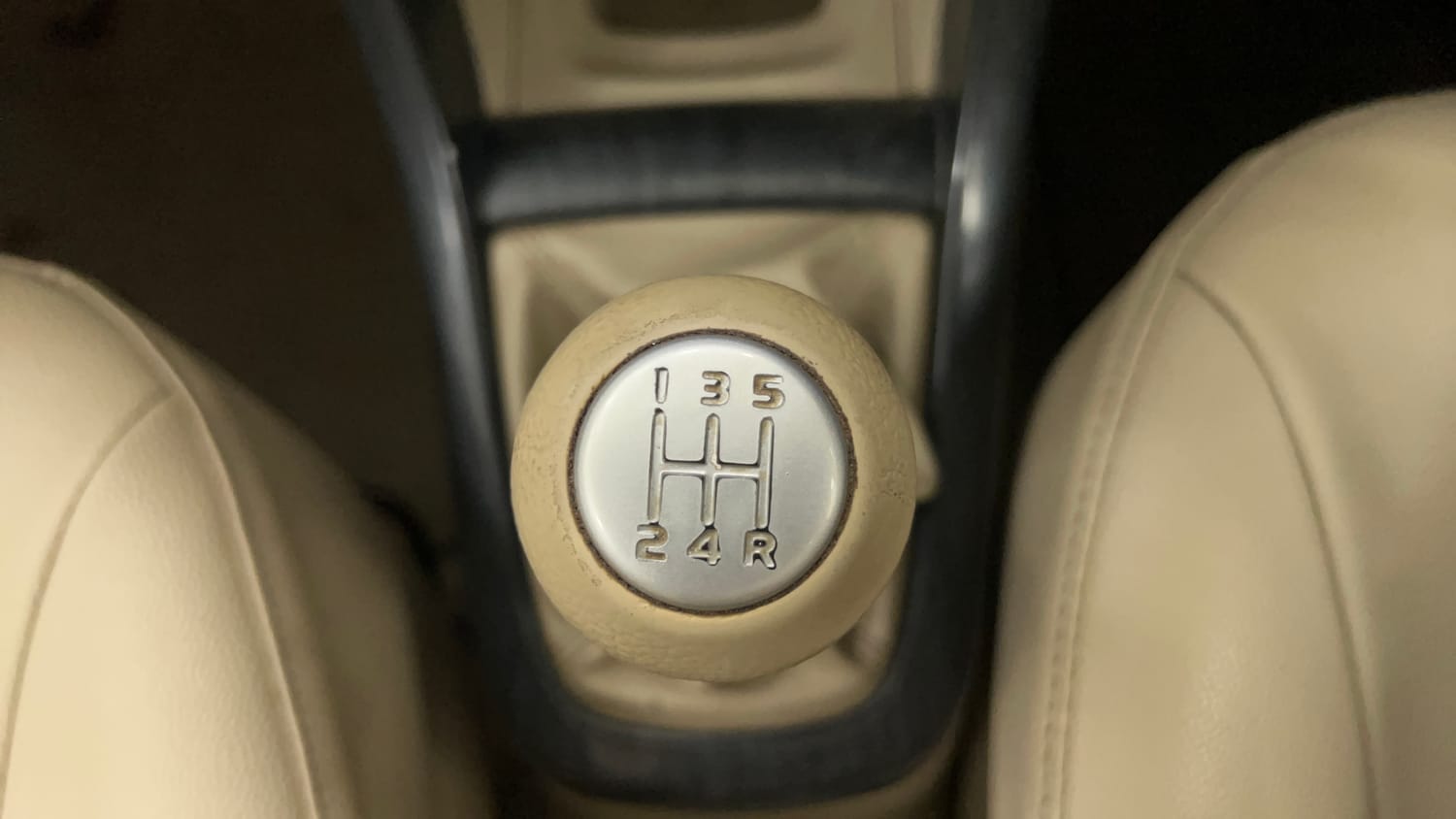 Used 2013 Maruti Suzuki Ertiga Vxi Petrol Manual interior GEAR  KNOB VIEW