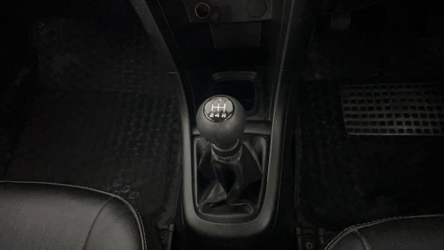 Used 2012 Maruti Suzuki Swift VXi Petrol Manual interior GEAR  KNOB VIEW