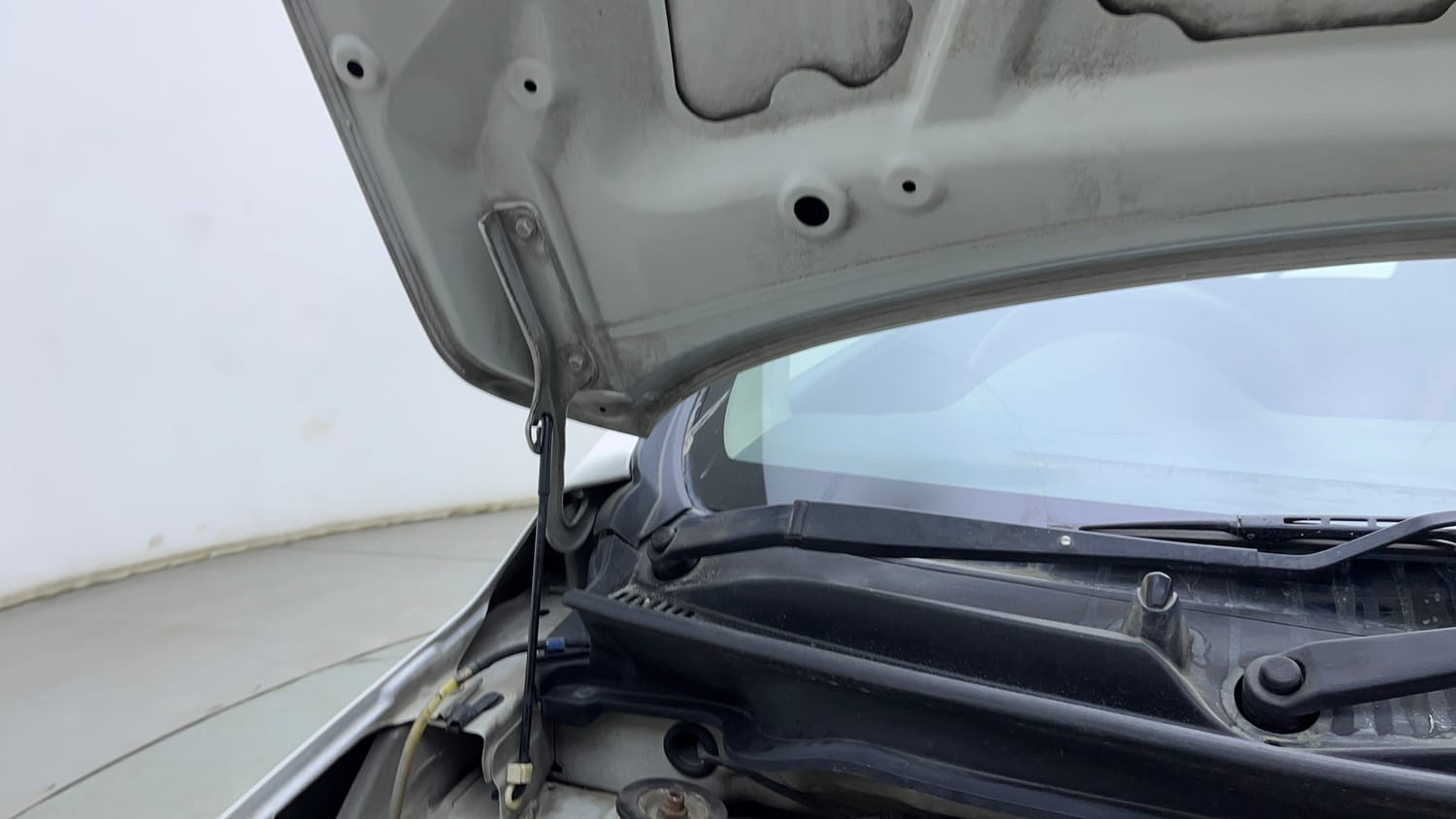 Used 2018 Maruti Suzuki Celerio X Zxi (Opt) Petrol Manual engine ENGINE RIGHT SIDE HINGE & APRON VIEW