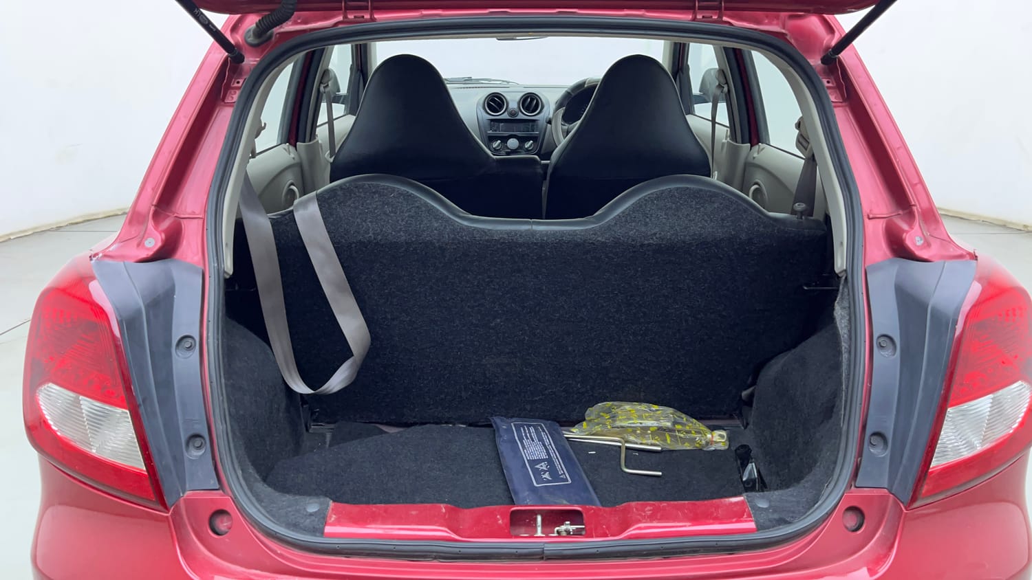 Used 2015 Datsun GO T Petrol Manual interior DICKY INSIDE VIEW