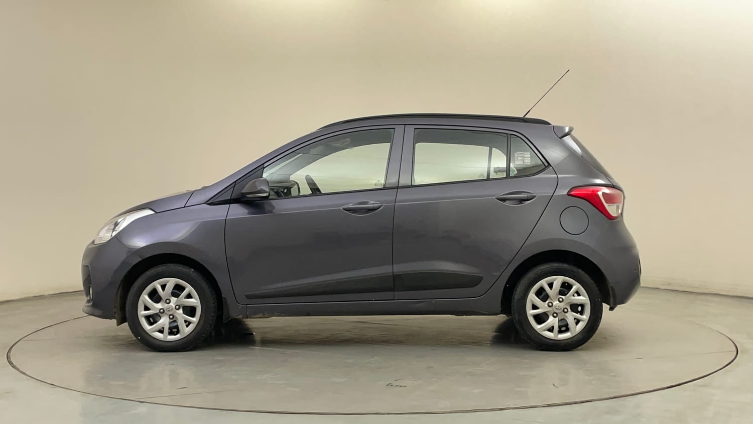 Used 2017 Hyundai Grand i10 Sportz (O) 1.2 Kappa VTVT Petrol Manual exterior LEFT SIDE VIEW