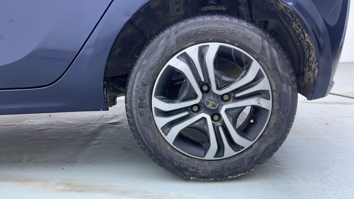 Used 2021 Tata Tiago XZ Petrol Manual tyres LEFT REAR TYRE RIM VIEW
