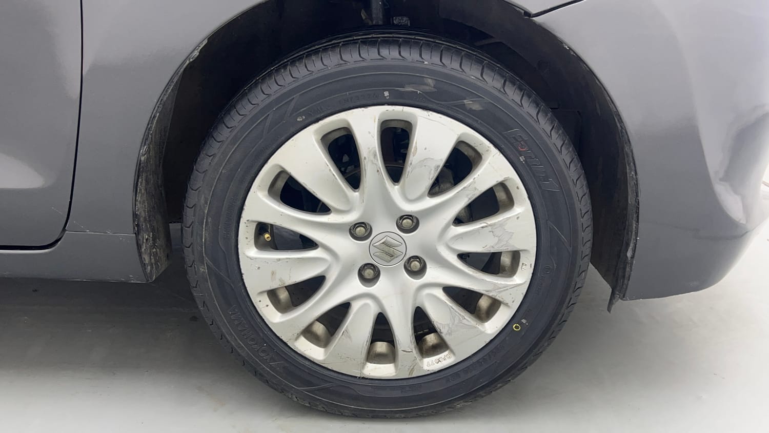 Used 2015 Maruti Suzuki Baleno Zeta 1.2 Petrol Manual tyres RIGHT FRONT TYRE RIM VIEW